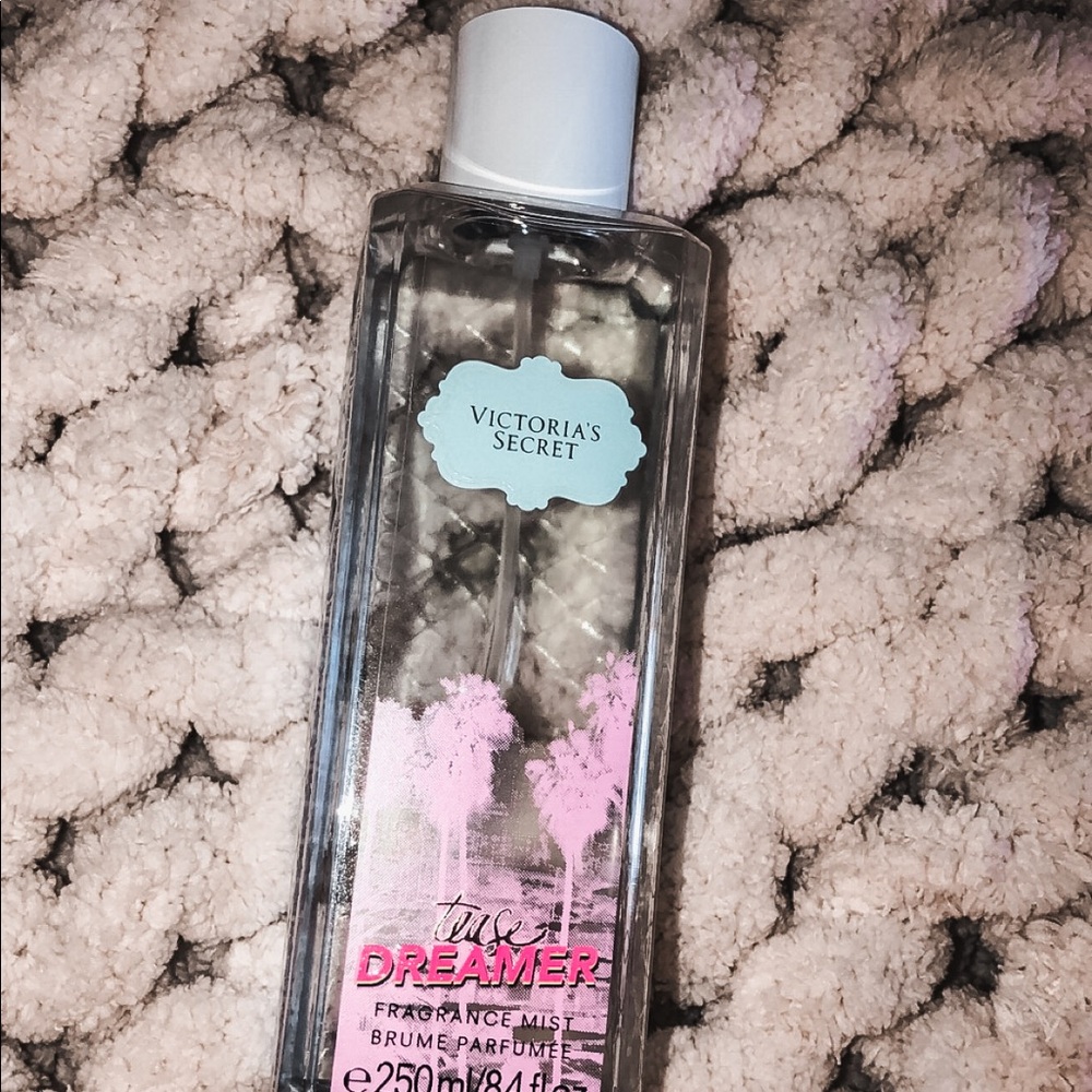 Victoria’s Secret Tease Dreamer fragrance mist